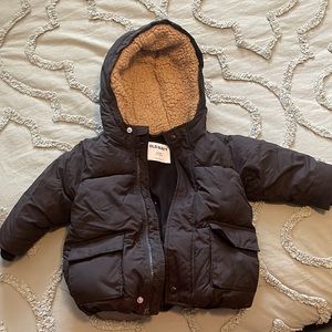 Old Navy black infant toddler jacket. Worn 2-3 times, no tears, no stains.